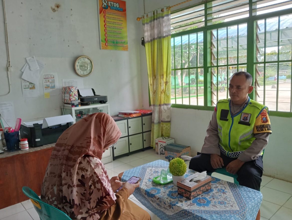 Patroli Dialogis, Polsek Dolok Merawan Sampaikan Pesan Kamtibmas ke Sekolah