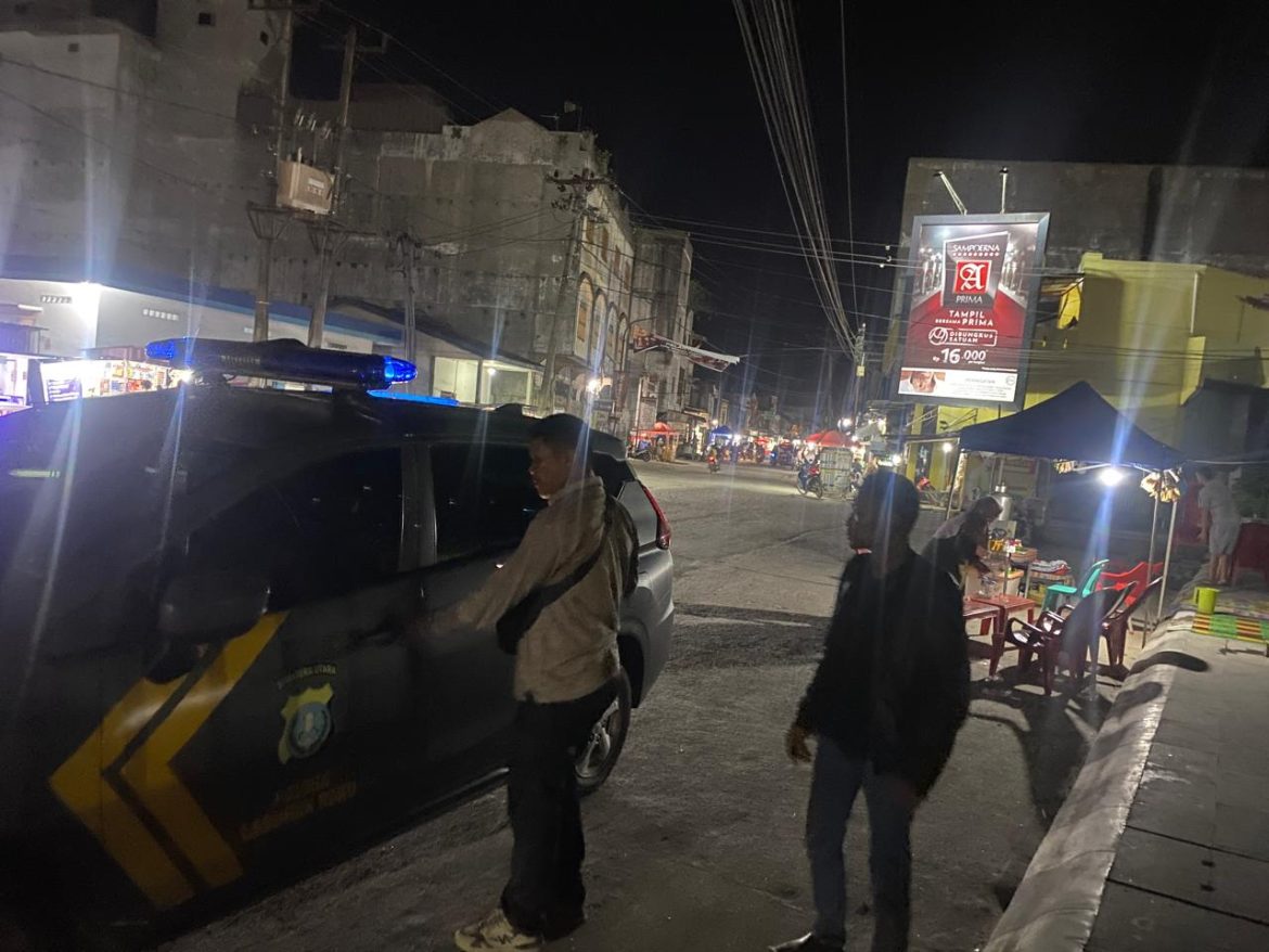 Personil Polsek Labuhan Ruku Susuri Jalanan, Cegah Aksi Kejahatan