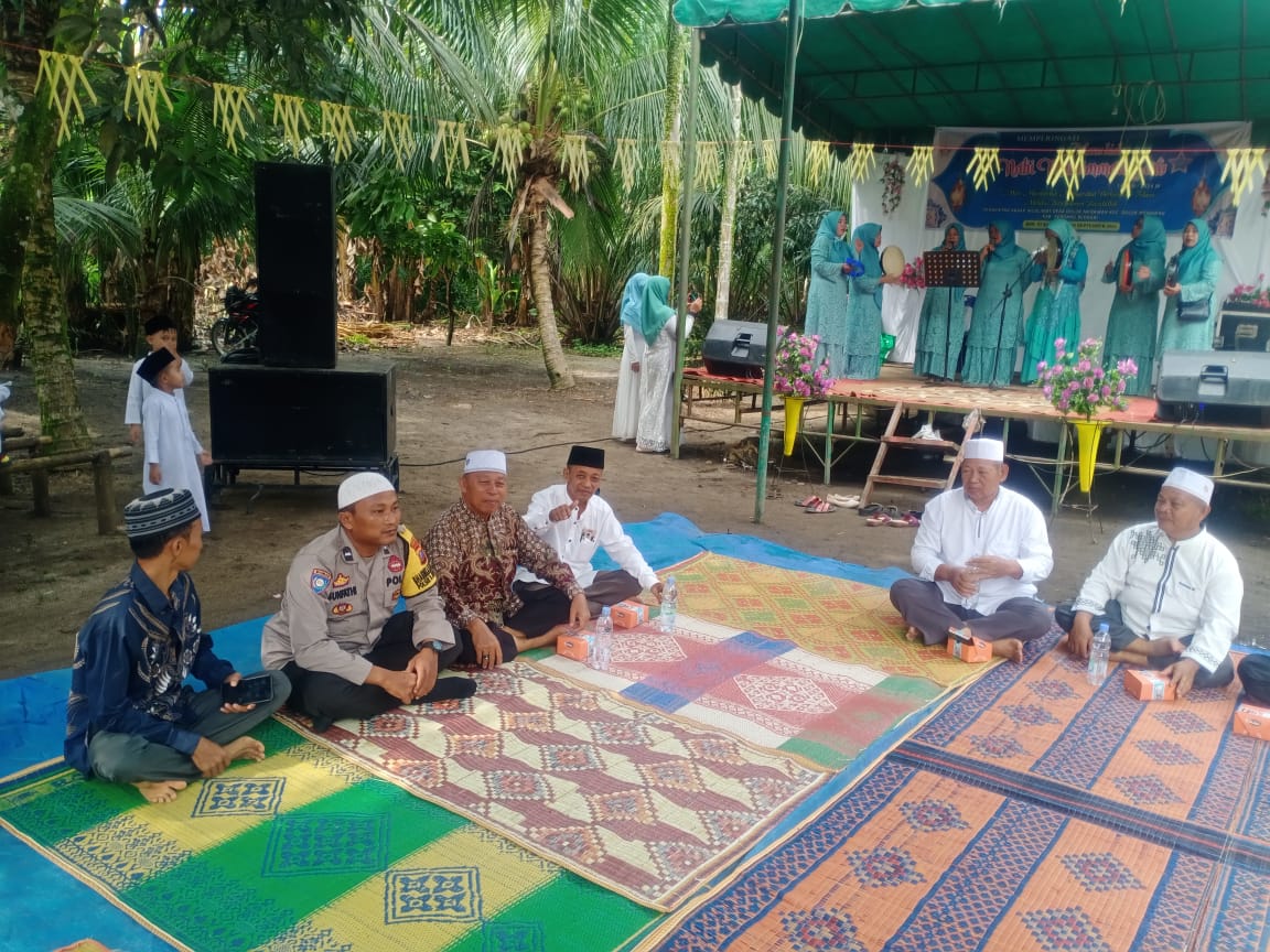 Peringatan Maulid, Bhabinkamtibmas Polsek Dolok Merawan Sampaikan Pesan Kamtibmas