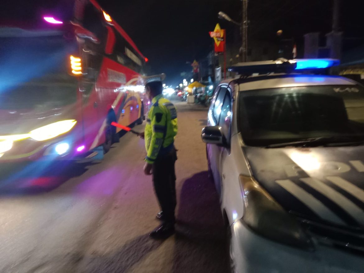 Sat Lantas Polres Batu Bara Laksanakan Patroli Blue Light