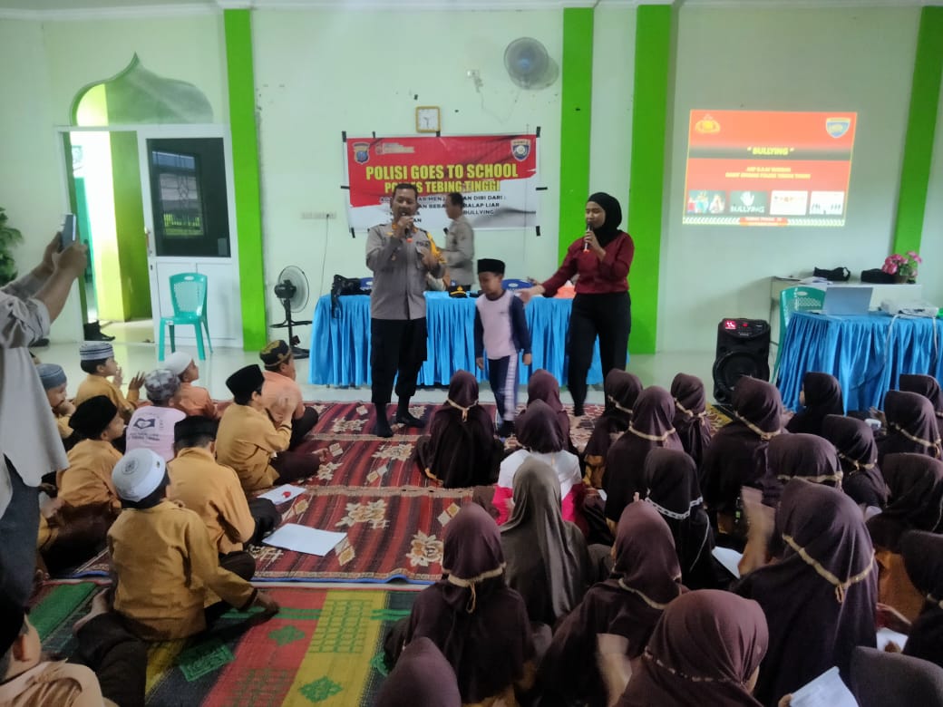 Kasat Binmas Polres Tebing Tinggi Sosialisasi Anti Bullying dalam Program Police Goes to School