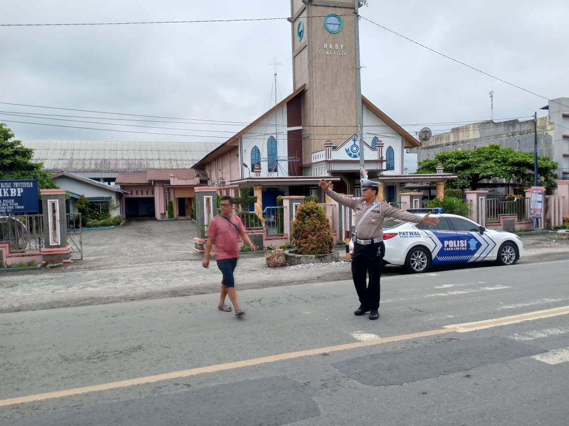 Minggu Kasih Polres Batubara Sambangi Gereja