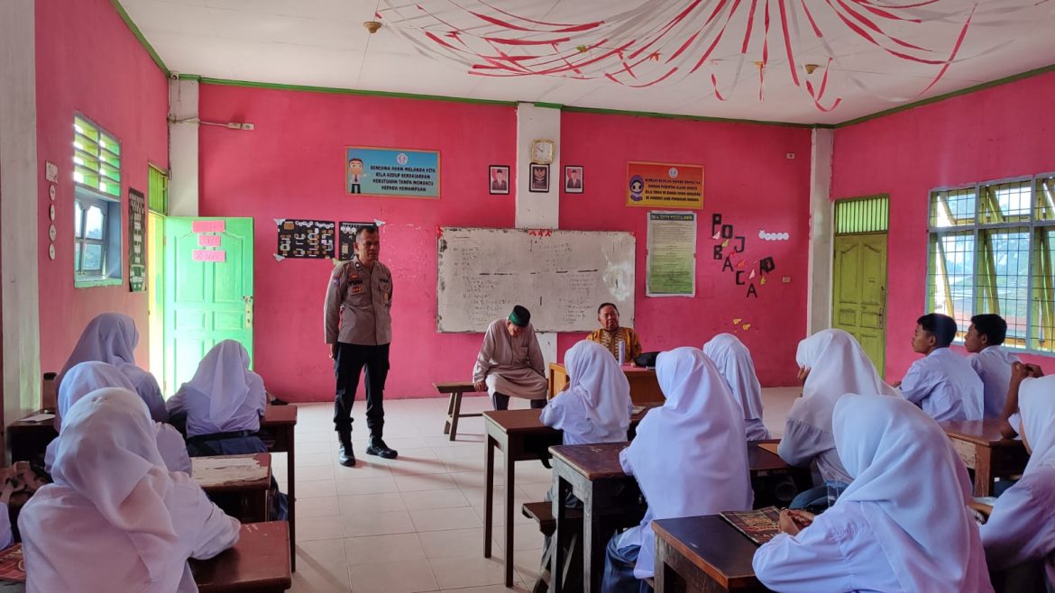 Kasat Binmas Polres Batu Bara Ajak Siswa Jauhi Kenakalan Remaja Lewat Police Go to School