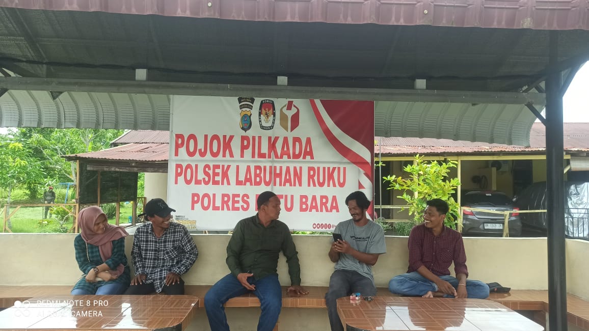 Polsek Labuhan Ruku Gelar Pojok Pilkada, Sampaikan Pesan Kamtibmas