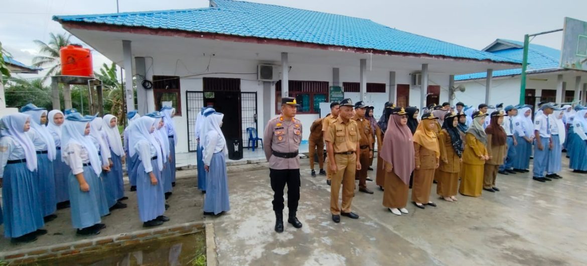 Kapolsek Lima Puluh AKP Tukkar L. Simamora, S.H, M.H Gelar Police Go to School