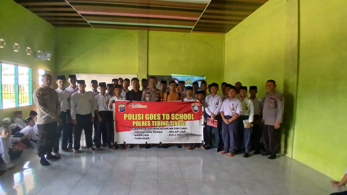 Police Goes To School, Kasat Binmas Polres Tebing Tinggi Berikan Binluh kepada Pelajar