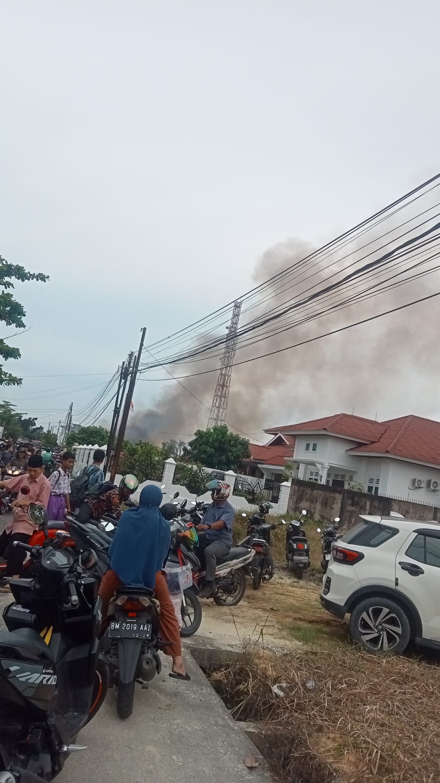 Si Jago Merah , Hanguskan Rumah Penjual Buku LKS  Marpoyan Damai