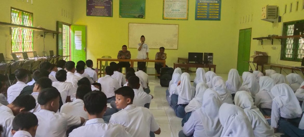 Polsek Lima Puluh Giat Police Goes to School di SMA Swasta Bina Bangsa