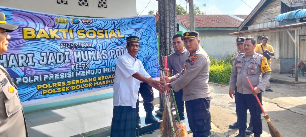 Meriahkan HUT Humas Polri Ke-73, Kapolsek Dolok Masihul Gelar Bakti Sosial