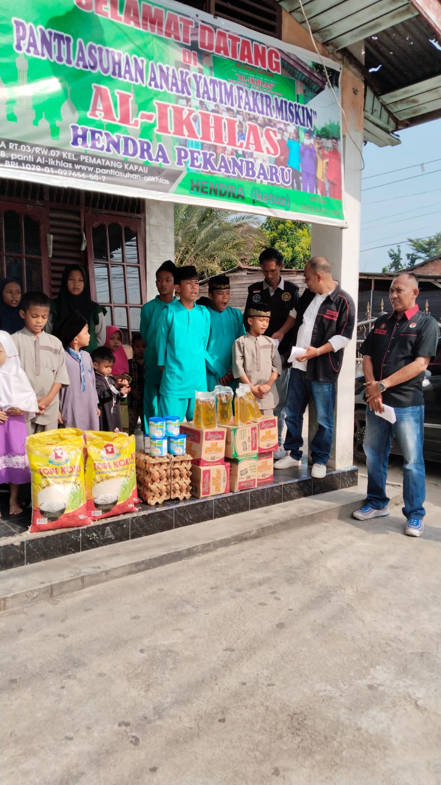 HUT Ke-10 LSM BARA-API Gelar Berbagi Berkah dan kunjungi Anak Yatim – Piatu di Panti Asuhan Al Ikhlas