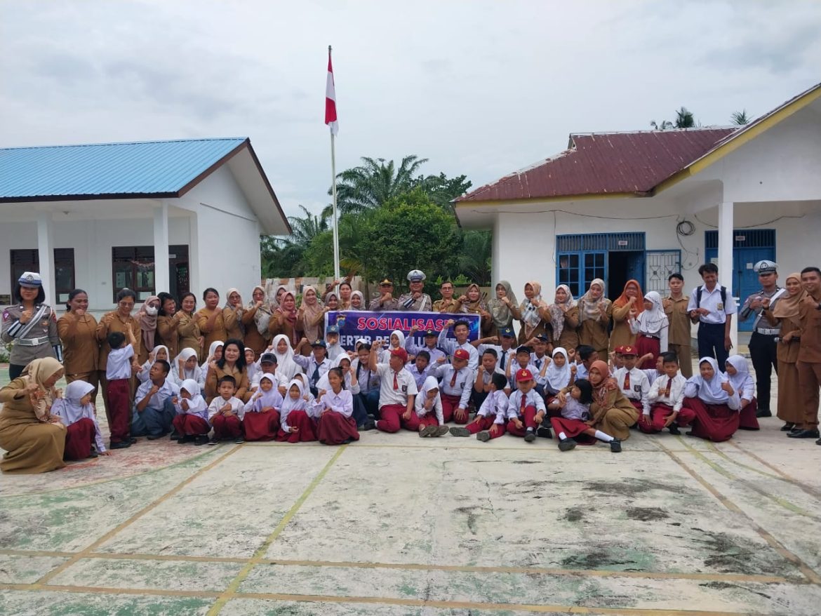 Kasat Binmas Polres Batu Bara Police Goes to School, Sampaikan Pesan Kamtibmas