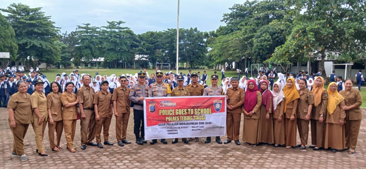 Kabag SDM Polres Tebing Tinggi Berikan Pembinaan Siswa melalui Upacara Bendera