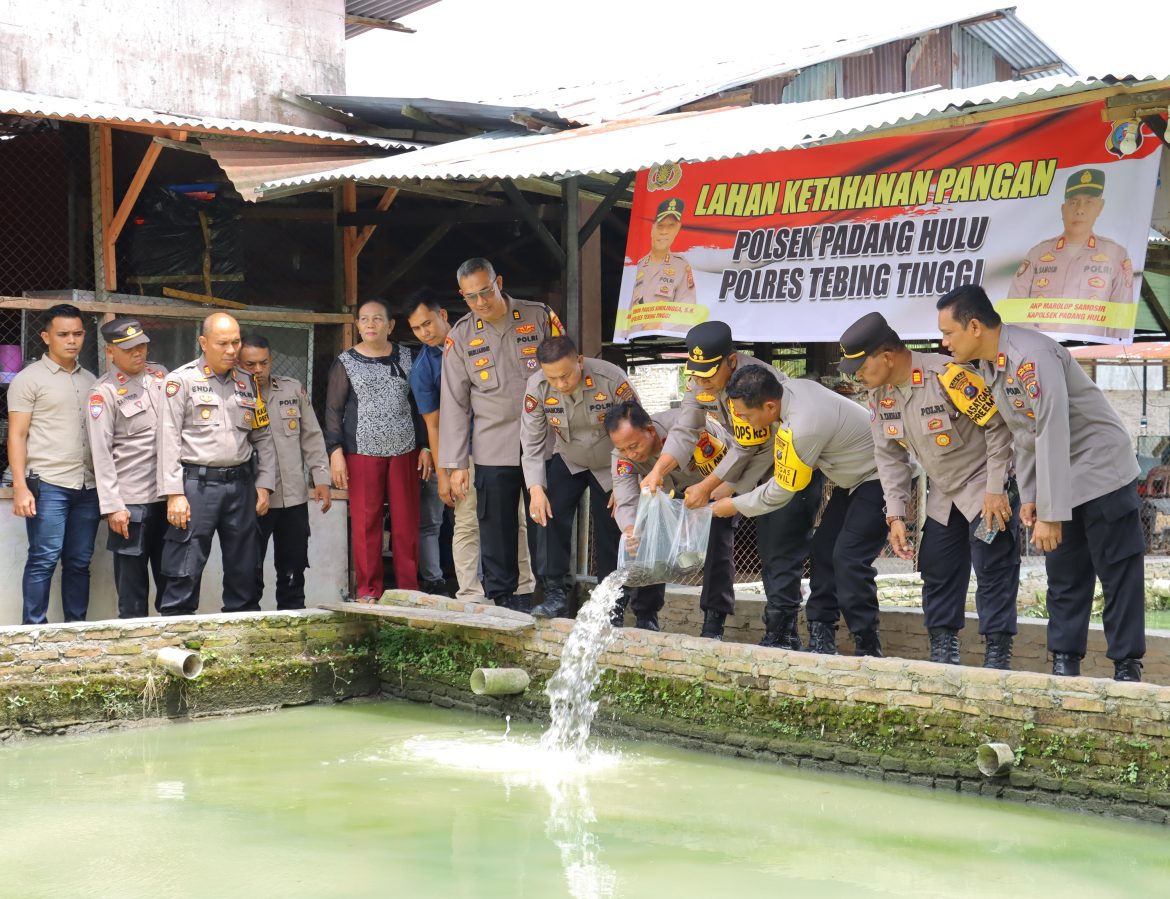 Kapolres Tebing Tinggi AKBP Drs. Simon Paulus Sinulingga, S.H Tabur Benih Ikan, Dukung Ketahanan Pangan