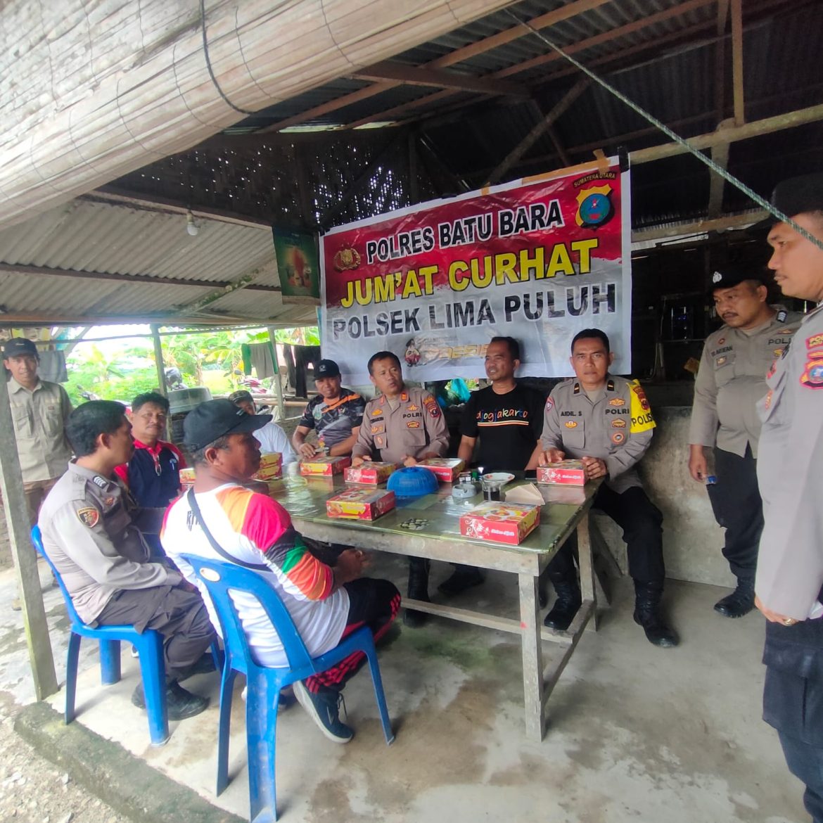 Kapolsek Lima Puluh AKP Tukkar L. Simamora, S.H, M.H Tampung Aspirasi Masyarakat Lewat Jumat Curhat