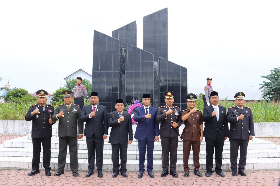 Peringati Hari Pahlawan, Kapolres Tebing Tinggi Pimpin Ziarah Makam Pahlawan