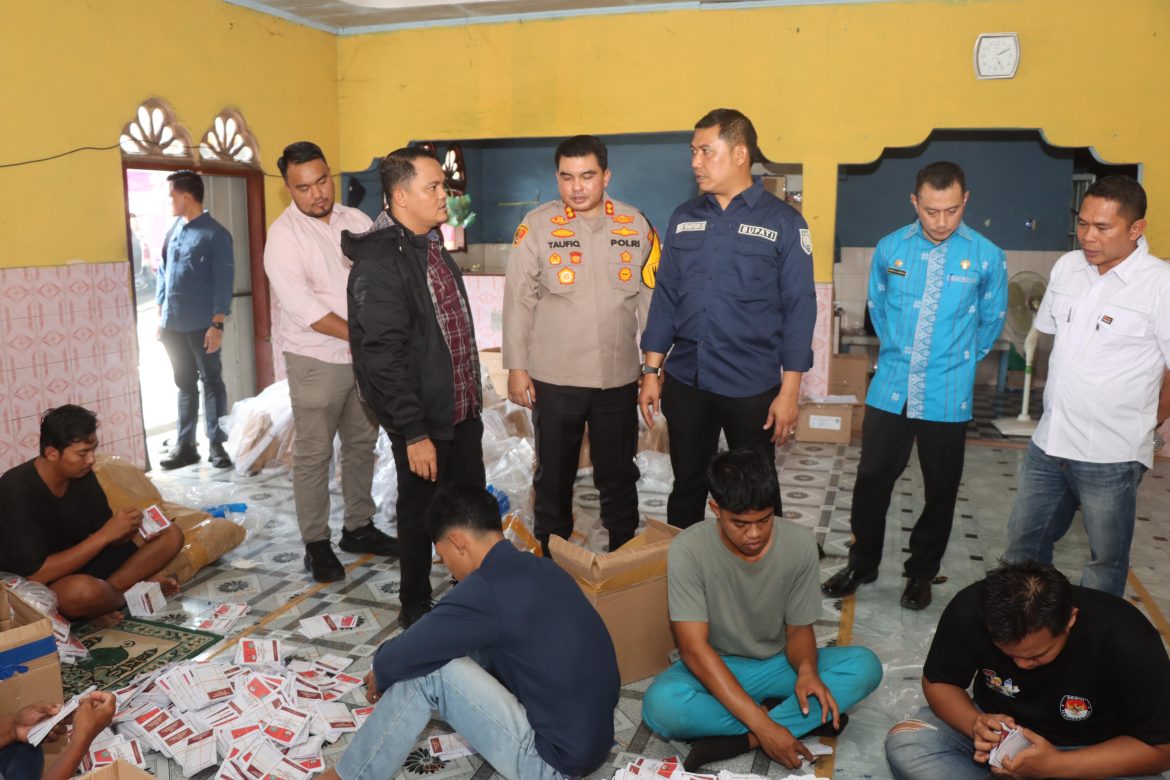 Kapolres Batu Bara bersama Pj. Bupati Tinjau Kesiapan Logistik Pemilu 2024