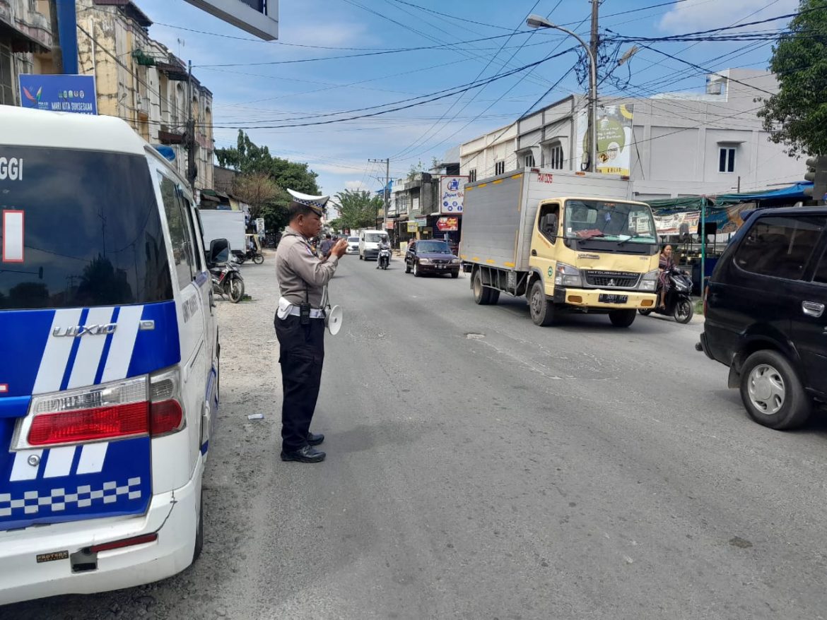 Tingkatkan Kesadaran Berlalulintas, Polres Tebing Tinggi Edukasi Pengguna Jalan