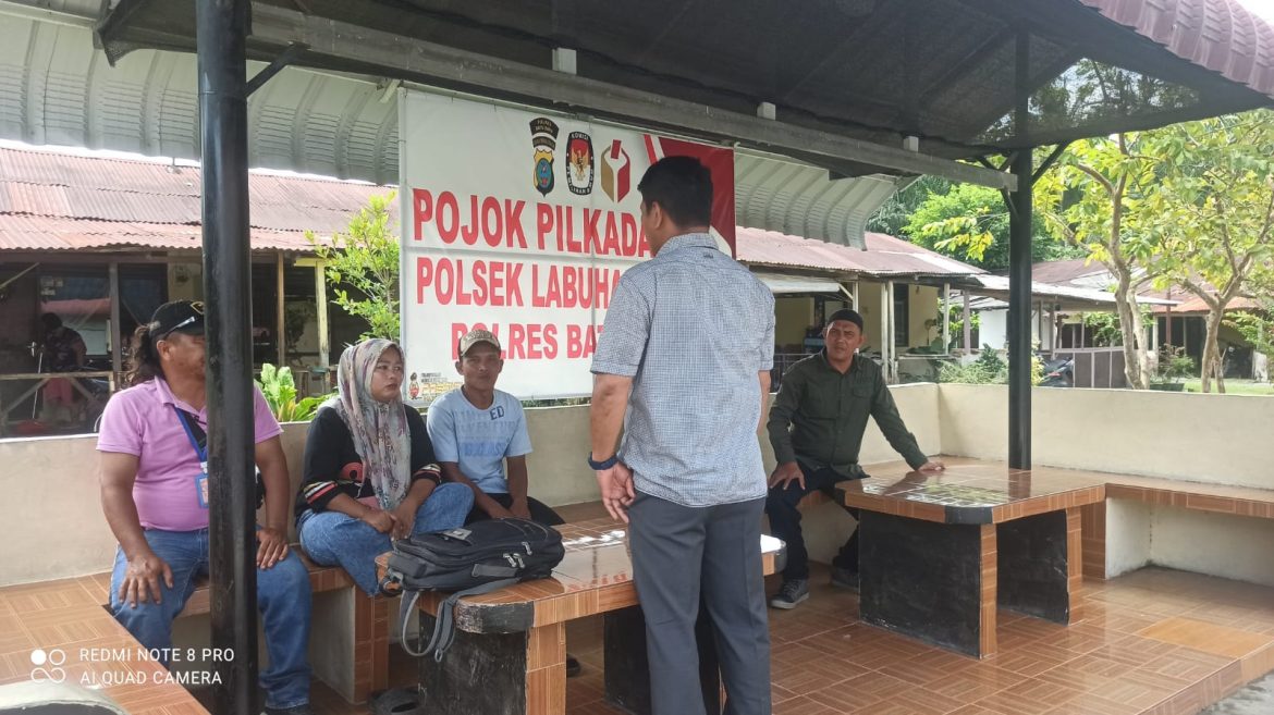 Polsek Labuhan Ruku Sampaikan Pesan Kamtibmas Lewat Pojok Pilkada