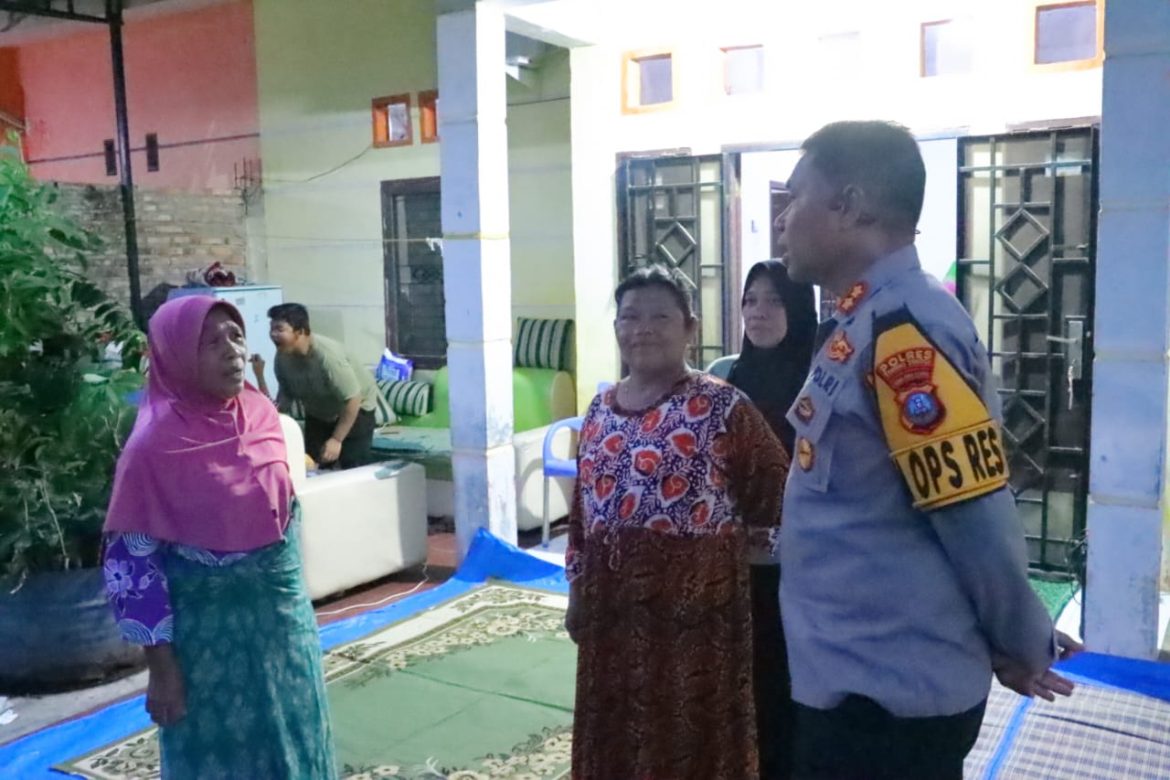 Kapolres Tebing Tinggi Kunjungi Rumah Duka Alm. Ibu Siti Helen Sembiring