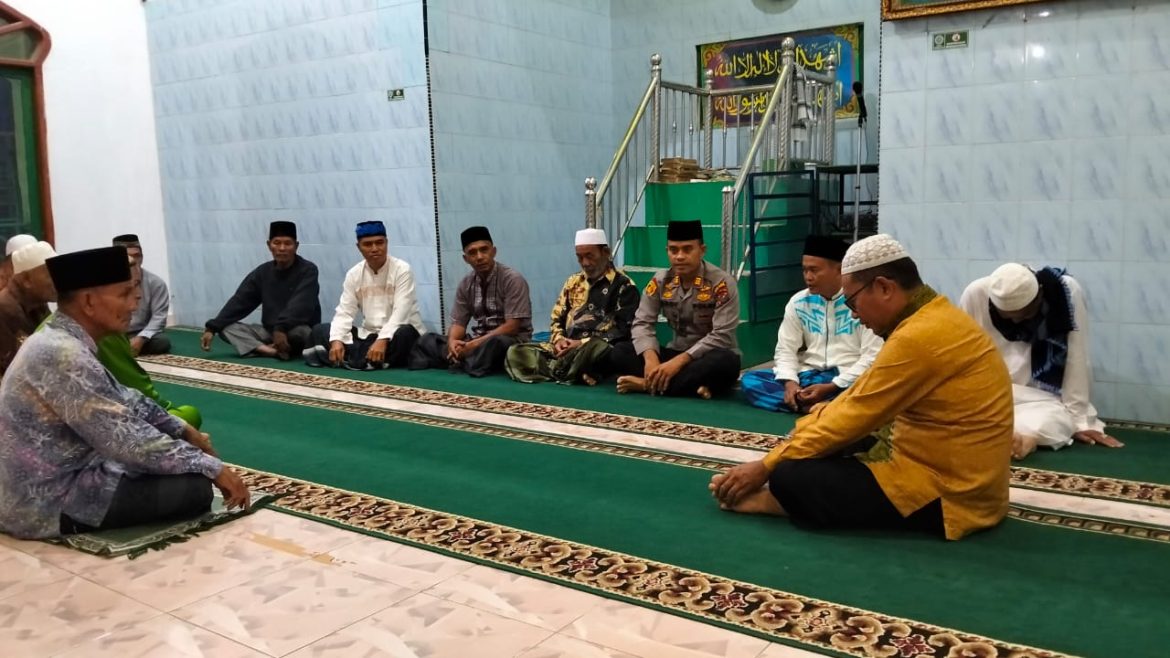 Kapolsek Medang Deras AKP Abdi Tansar, S.H, M.H Cooling System Jumat Curhat Lewat Sholat Subuh Berjamaah