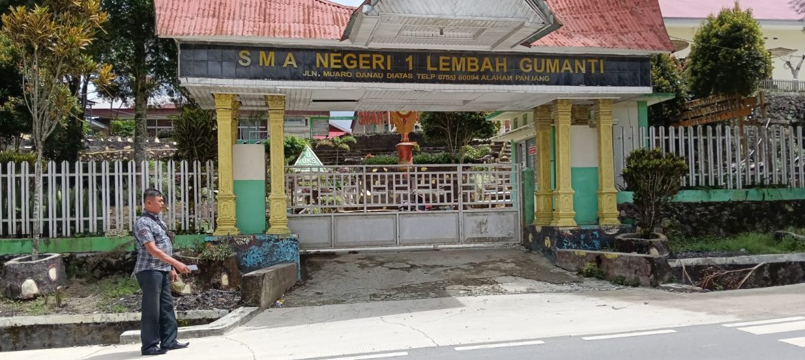 Pungutan Liar Berbentuk Komite Di Duga Sekolah SMAN 1 Lembah Gumanti Lakukan Pungli Kepada Murid