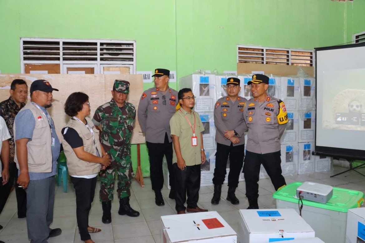 Kapolres Tebing Tinggi AKBP Drs. Simon Paulus Sinulingga, S.H Pantau Rapat Pleno Rekapitulasi Suara