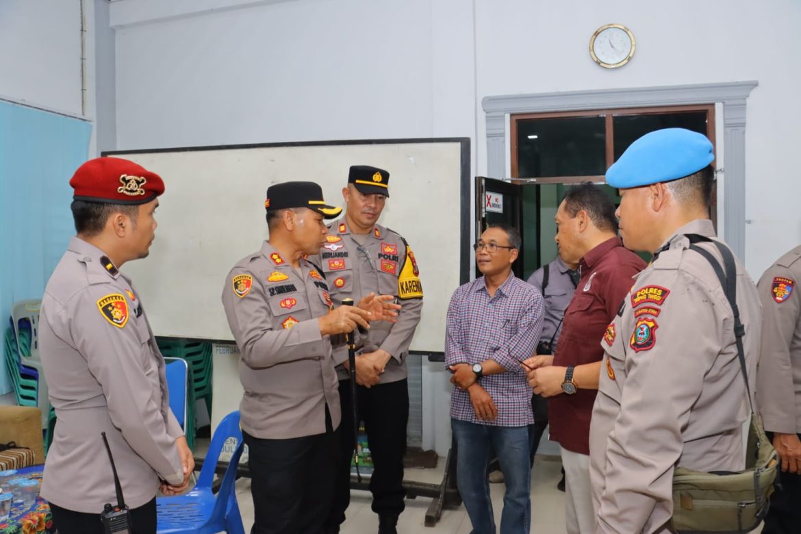 Kapolres Tebing Tinggi AKBP Drs. Simon Paulus Sinulingga, S.H Pastikan Kondusifitas Rapat Pleno Pilkada 2024