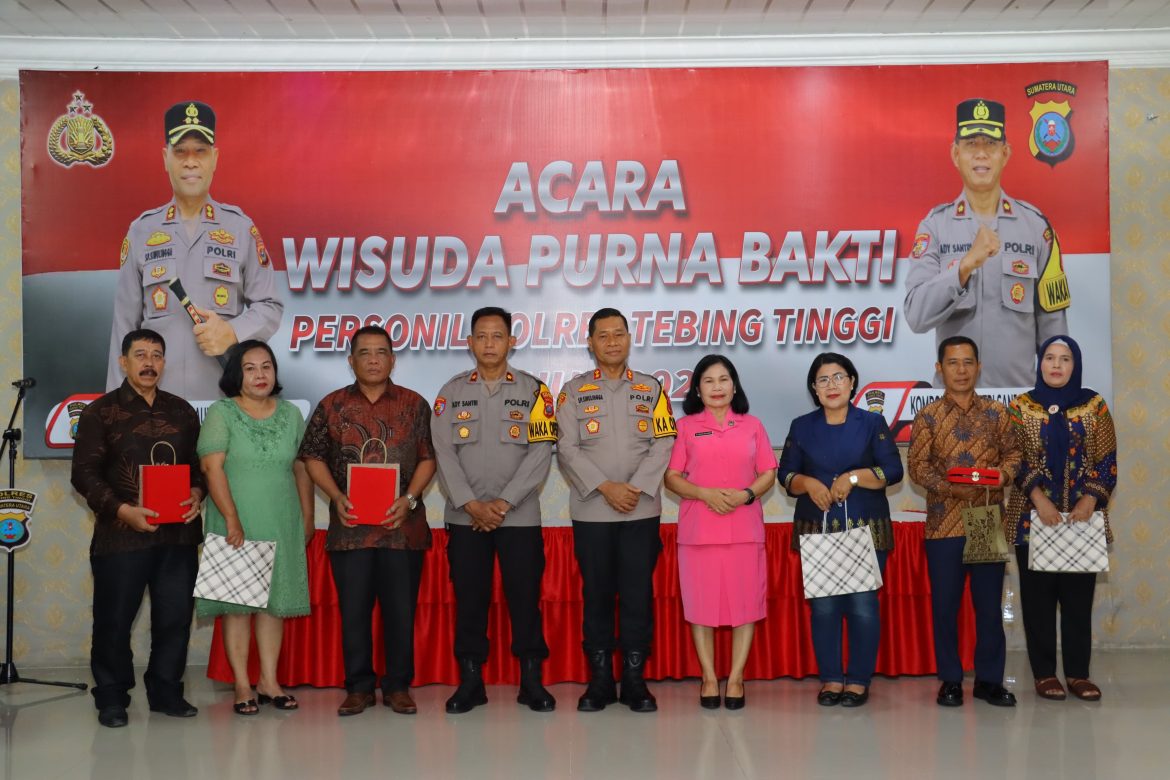 Kapolres Tebing Tinggi AKBP Drs. Simon Paulus Sinulingga, S.Sos Pimpin Wisuda Purna Bakti Personil