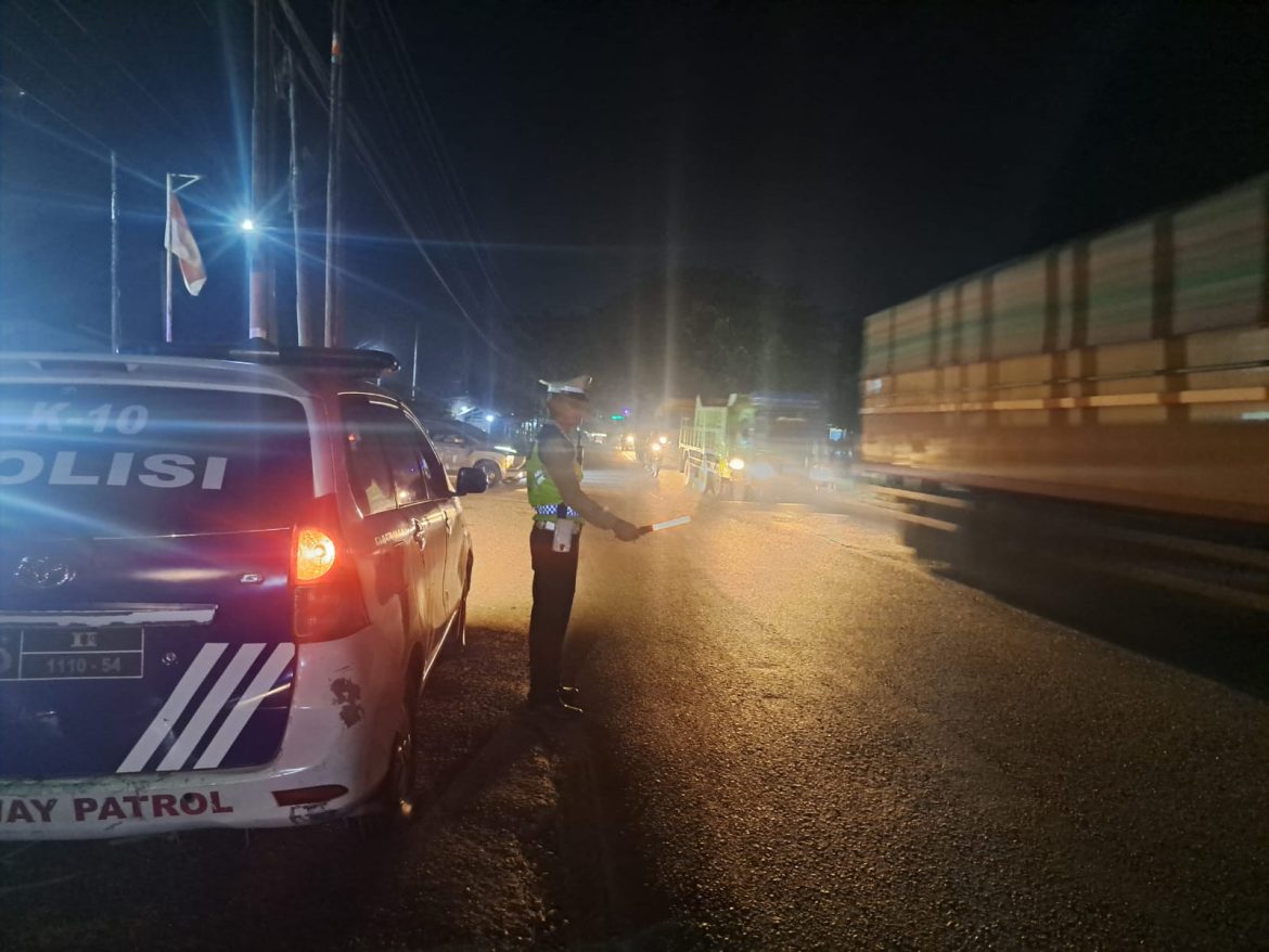 Personil Sat Lantas Polres Batu Bara Patroli Blue Light di Jalinsum