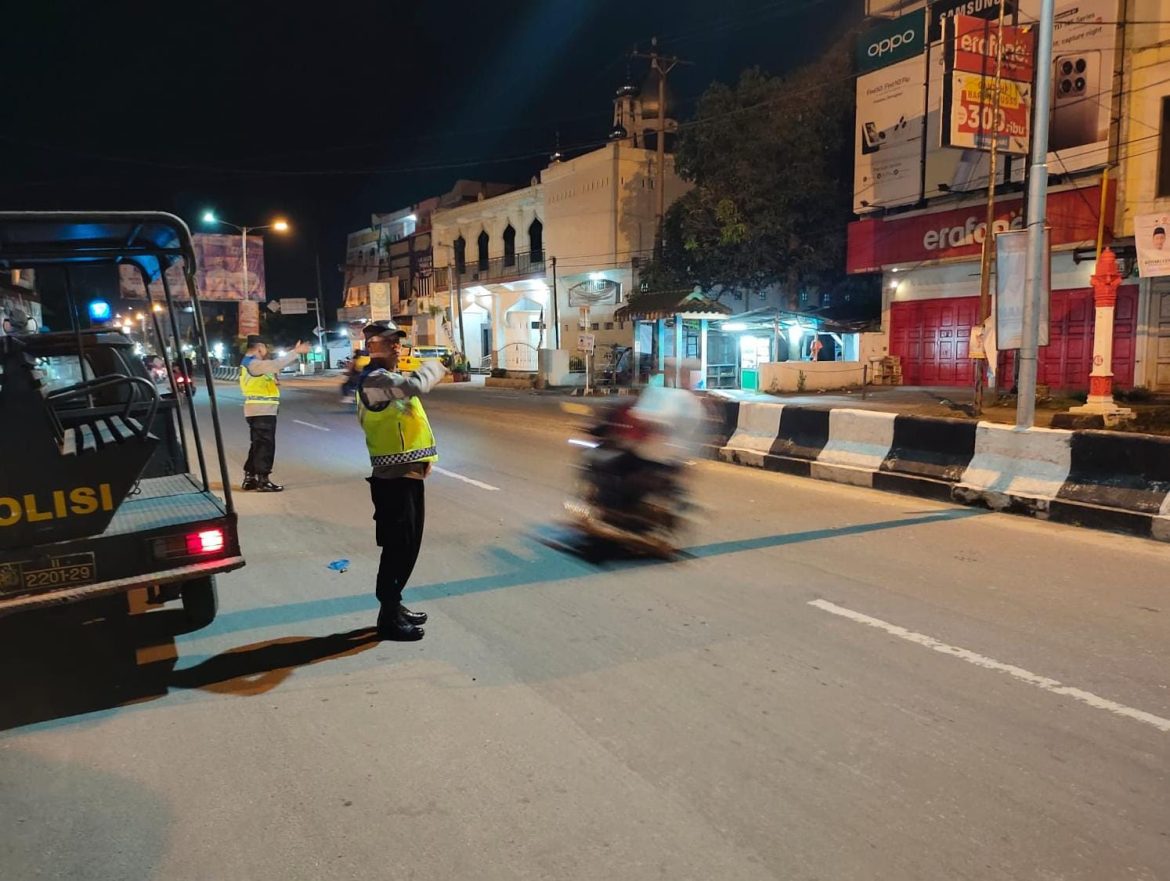 Antisipasi Gangguan Kamtibmas, Polsek Rambutan Gelar Patroli Blue Light