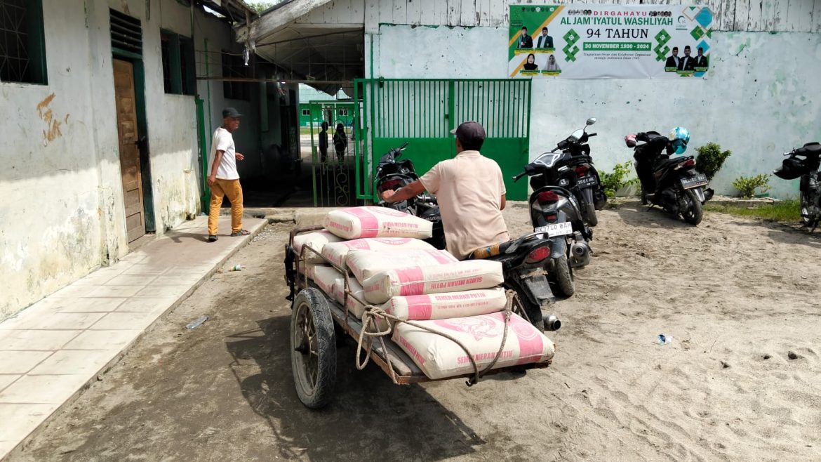 Kapolsek Medang Deras AKP Abdi Tansar, S.H, M.H Sampaikan Bantuan di Mts Al-Wasliyah