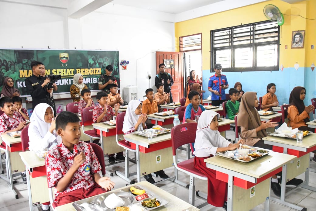 Kodam I/BB Gelar Makan Sehat Bergizi untuk Siswa SD di Medan Timur