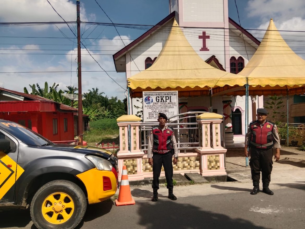 Personil Polres Batu Bara Pengamanan dan Patroli Gereja