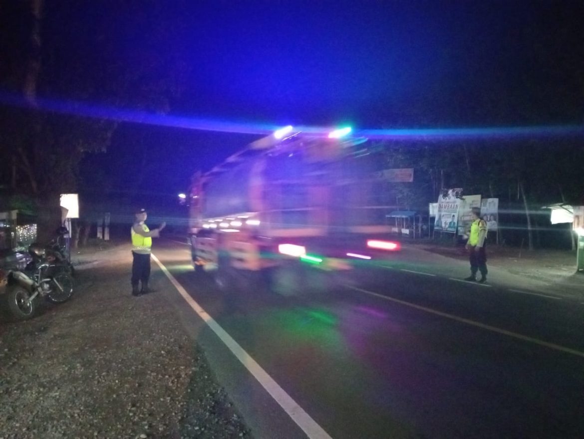 Polsek Dolok Merawan Patroli Blue Light, Jaga Keamanan dan Antisipasi Pohon Tumbang