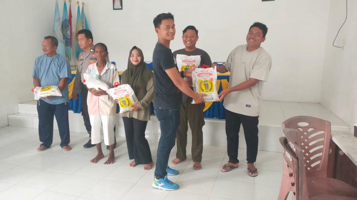 Cooling System dan Jumat Berkah, Kapolsek Medang Deras AKP Abdi Tansar, S.H, M.H Berbagi Sembako