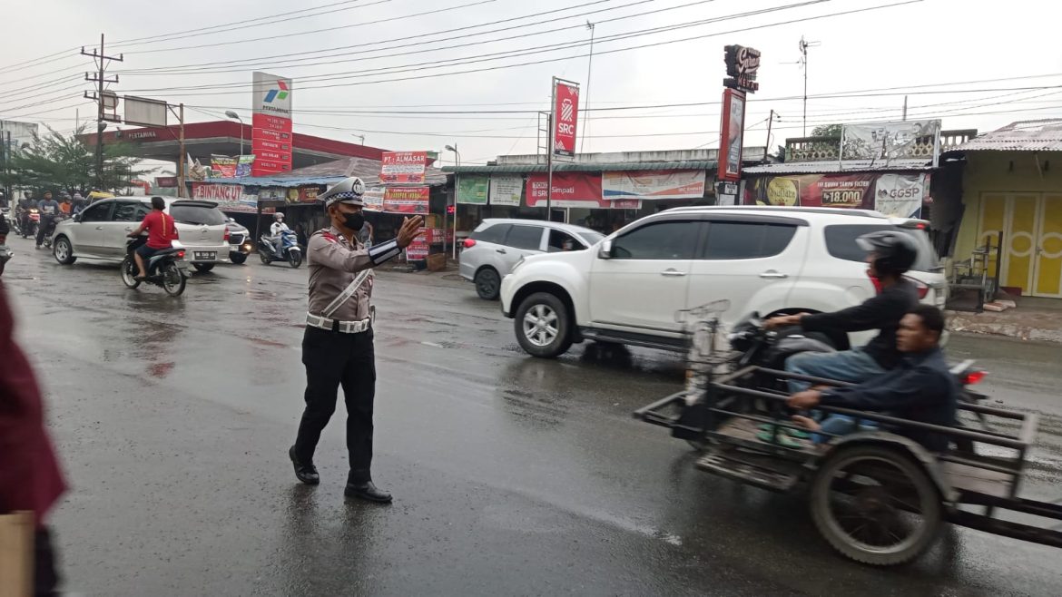 Jaga Kelancaran Arus Lalulintas, Sat Lantas Polres Tebing Tinggi Lakukan Pengaturan