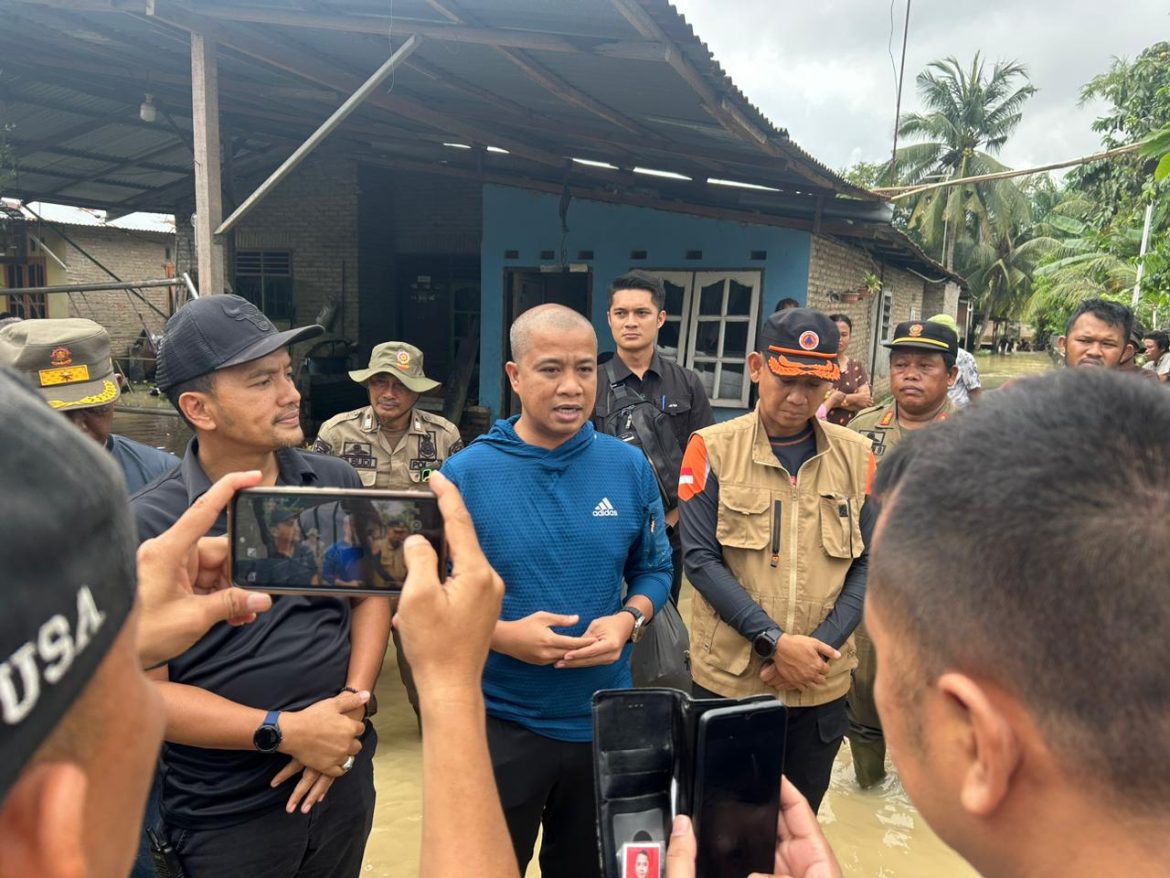 Pj. Walikota Bersama Walikota Tebing Tinggi Terpilih Tinjau Lokasi Banjir