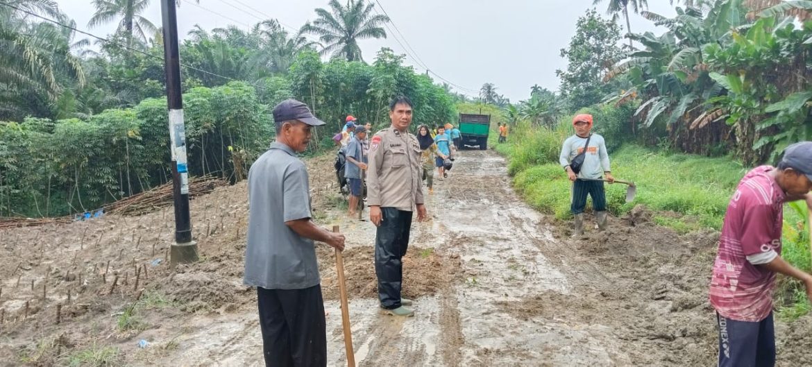 Polsek Lima Puluh Cooling System dan Gotong Royong bersama Masyarakat