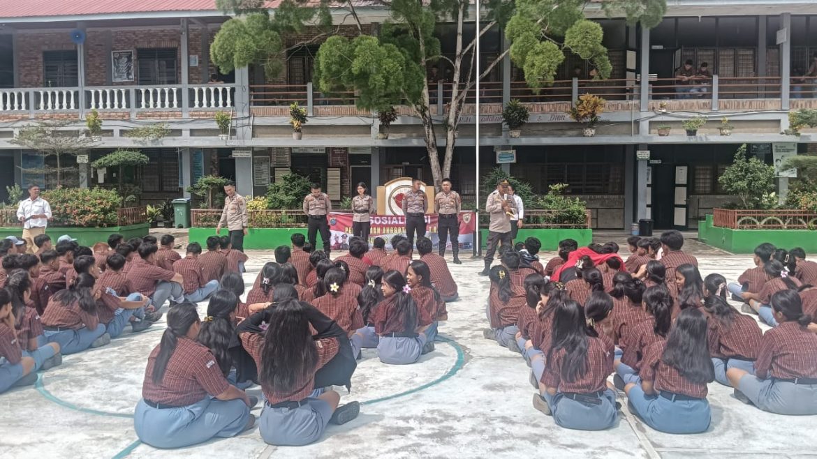 Sat Binmas Polres Tebing Tinggi Sosialisasi Penerimaan Polri di SMA Katolik Cinta Kasih