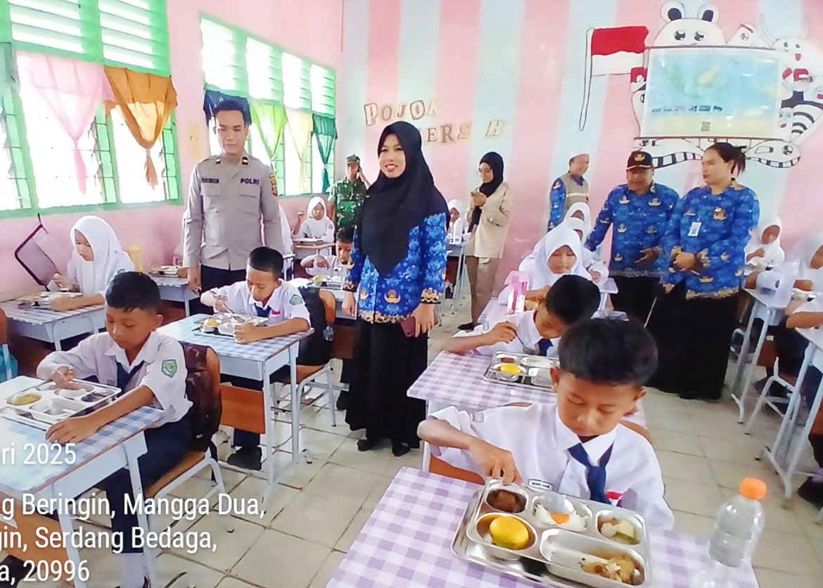 Polres Sergai Dampingi Peninjauan Perdana Makan Bergizi Gratis