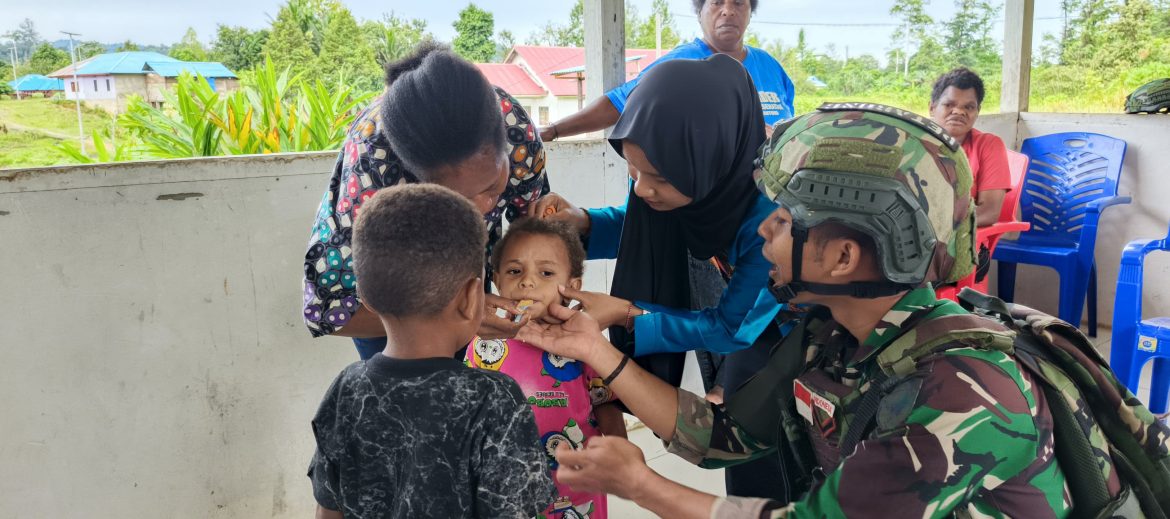 Satgas Yonif Laksanakan Yankes Keliling di Kampung Horna