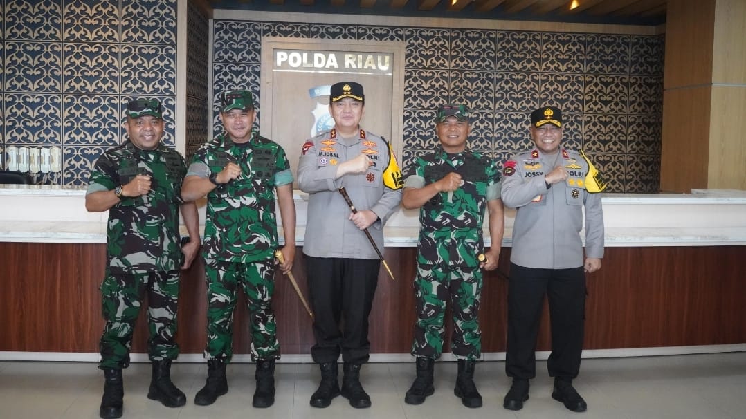 Perkuat Sinergitas TNI-Polri, Pangdam I/BB dan Rombongan di Sambut Hangat Kapolda Riau