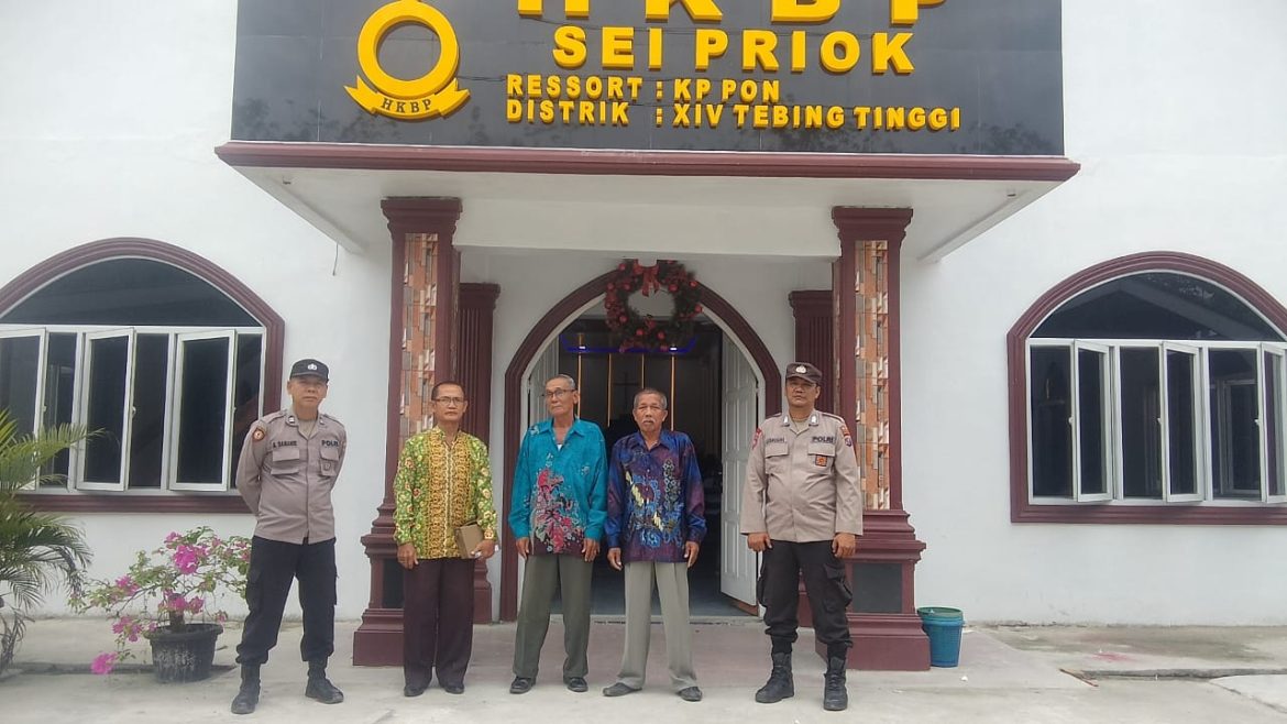Polsek Tebing Tinggi Patroli Pengamanan Gereja, Pastikan Ibadah Lancar