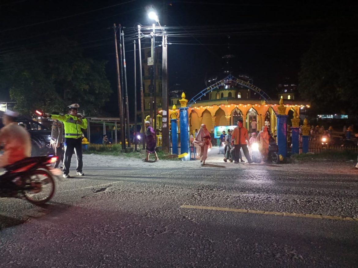 Sat Lantas Polres Batu Bara Pastikan Kelancaran Arus Lalulintas Saat Sholat Tarawih