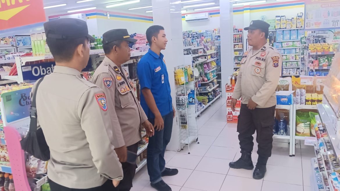 Sambangi Indomaret, Personel Polres Tebing Tinggi Ingatkan Karyawan Jaga Keamanan