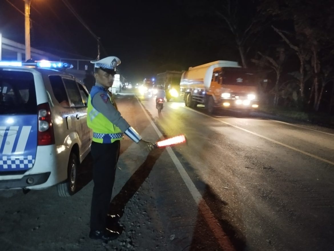 Sat Lantas Polres Batu Bara Berikan Kelancaran Arus Lalin Lewat Patroli Blue Light
