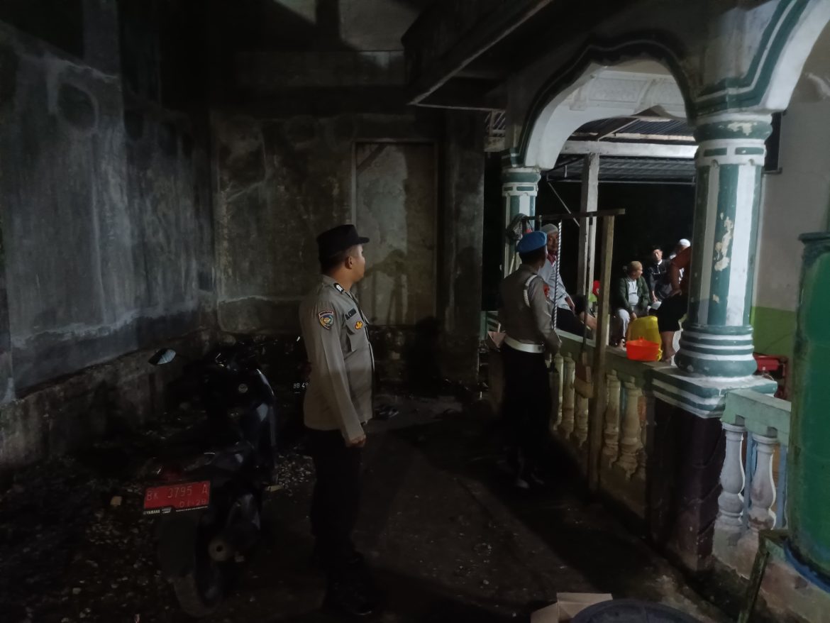 Tak Mau Ketinggalan Ciptakan Keamanan Yang Kondusif Bulan Ramadhan Polsek Salak Lakukan Patroli Sholat Subuh