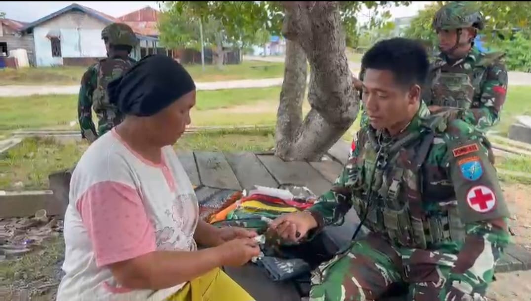 Penuhi Kebutuhan Warga Di Bidang Kesehatan, Pos Tomage Satgas Yonif 642/Kps Laksanakan Yankes Gratis