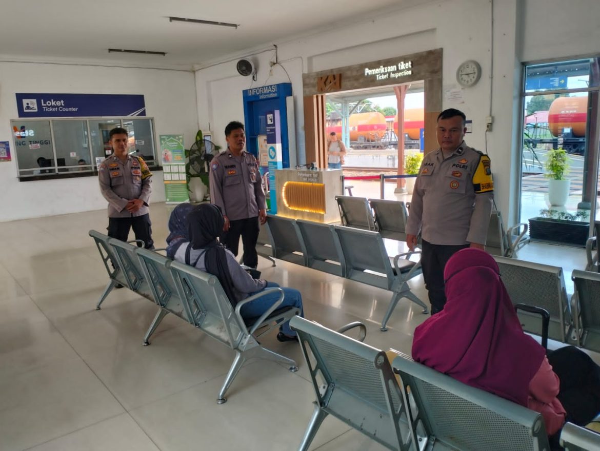 Patroli Dialogis Polres Tebing Tinggi Sambangi Stasiun Kereta Api