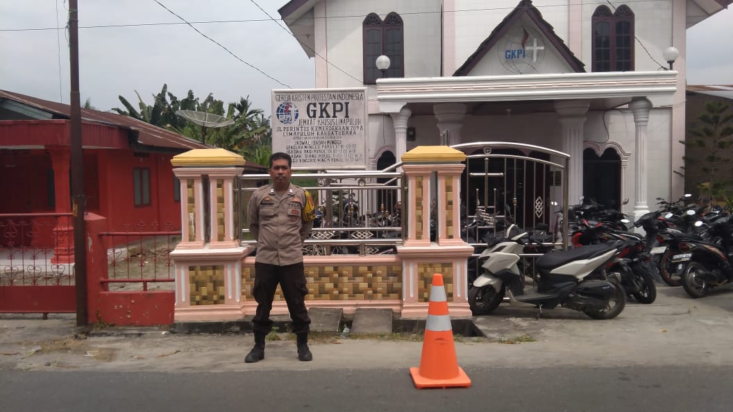 Polsek Lima Puluh Pengamanan Ibadah Minggu di Gereja